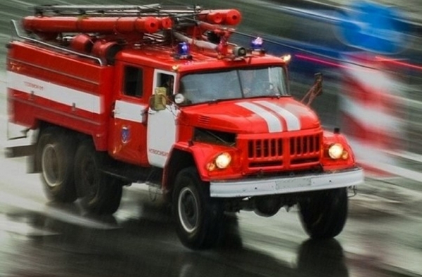 В Запорожье пожарные тушили грузовой автомобиль (ФОТО)