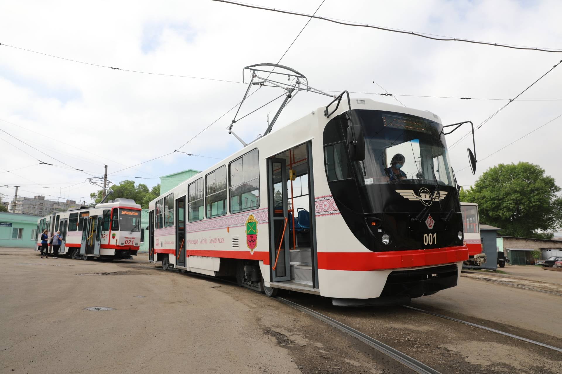 В Запорожье на линию вышел еще один новый европейский трамвай (ФОТО)