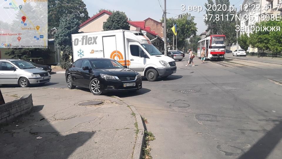 В Запорожье за нарушение правил парковки оштрафовали автовладельца: водитель пытался оспорить решение в суде (ФОТО)