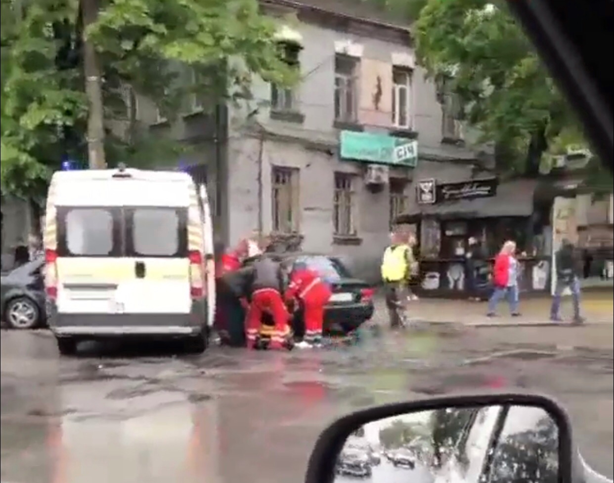 ОБНОВЛЕНО. ДТП в Запорожье: спасатели вырезают пострадавших, на месте работает две «скорые» (ВИДЕО, ФОТО)