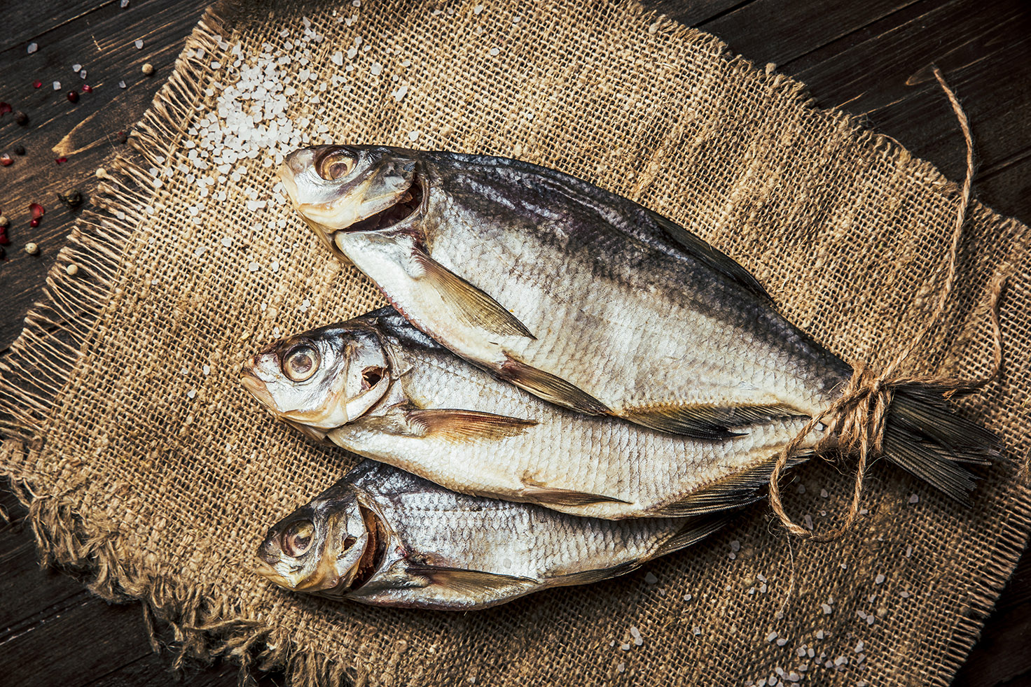 Съели рыбу и попали в реанимацию – в Запорожье обнаружили два случая ботулизма