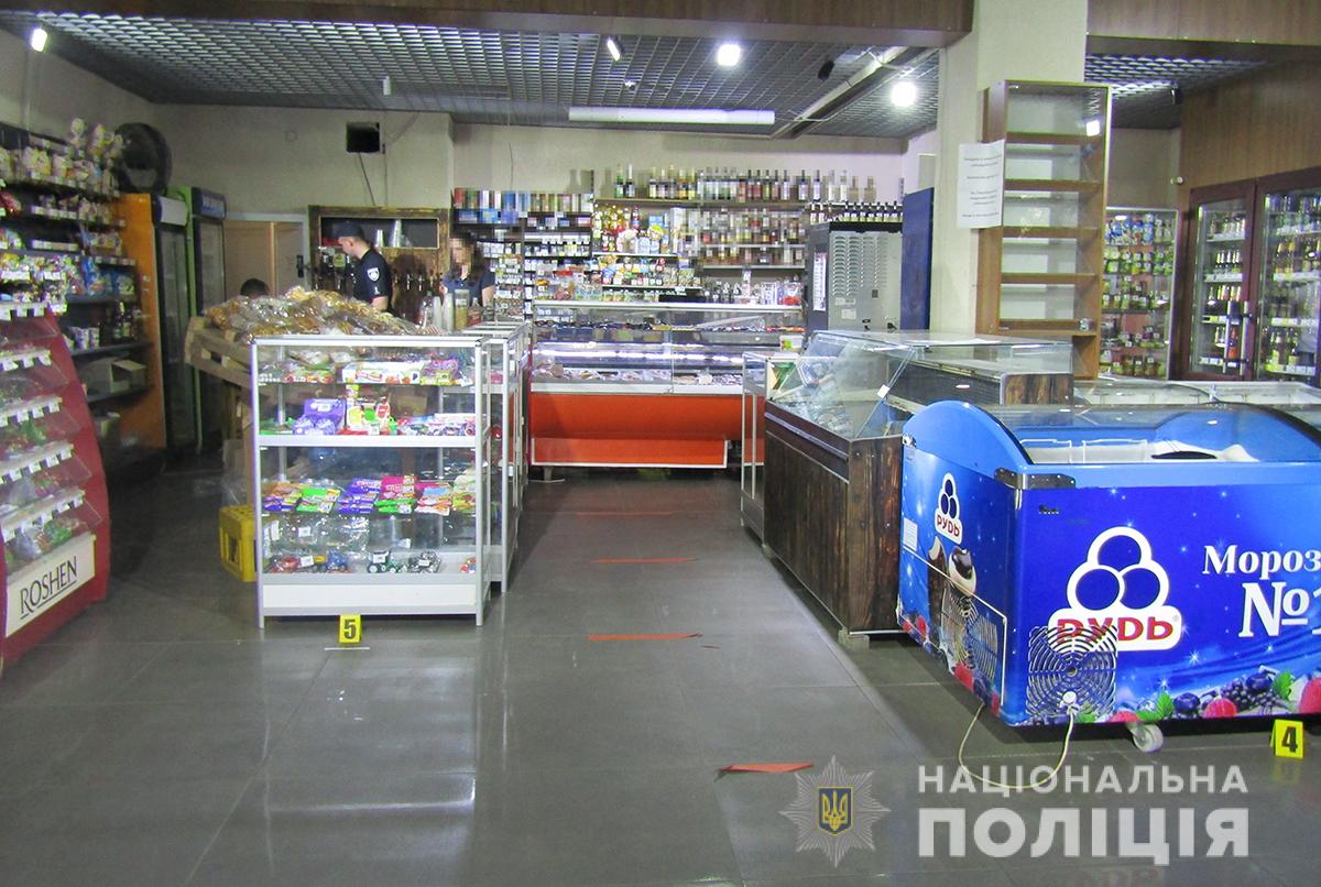 Хозяин магазина в Запорожье подстрелил из револьвера двоих мужчин (ФОТО)