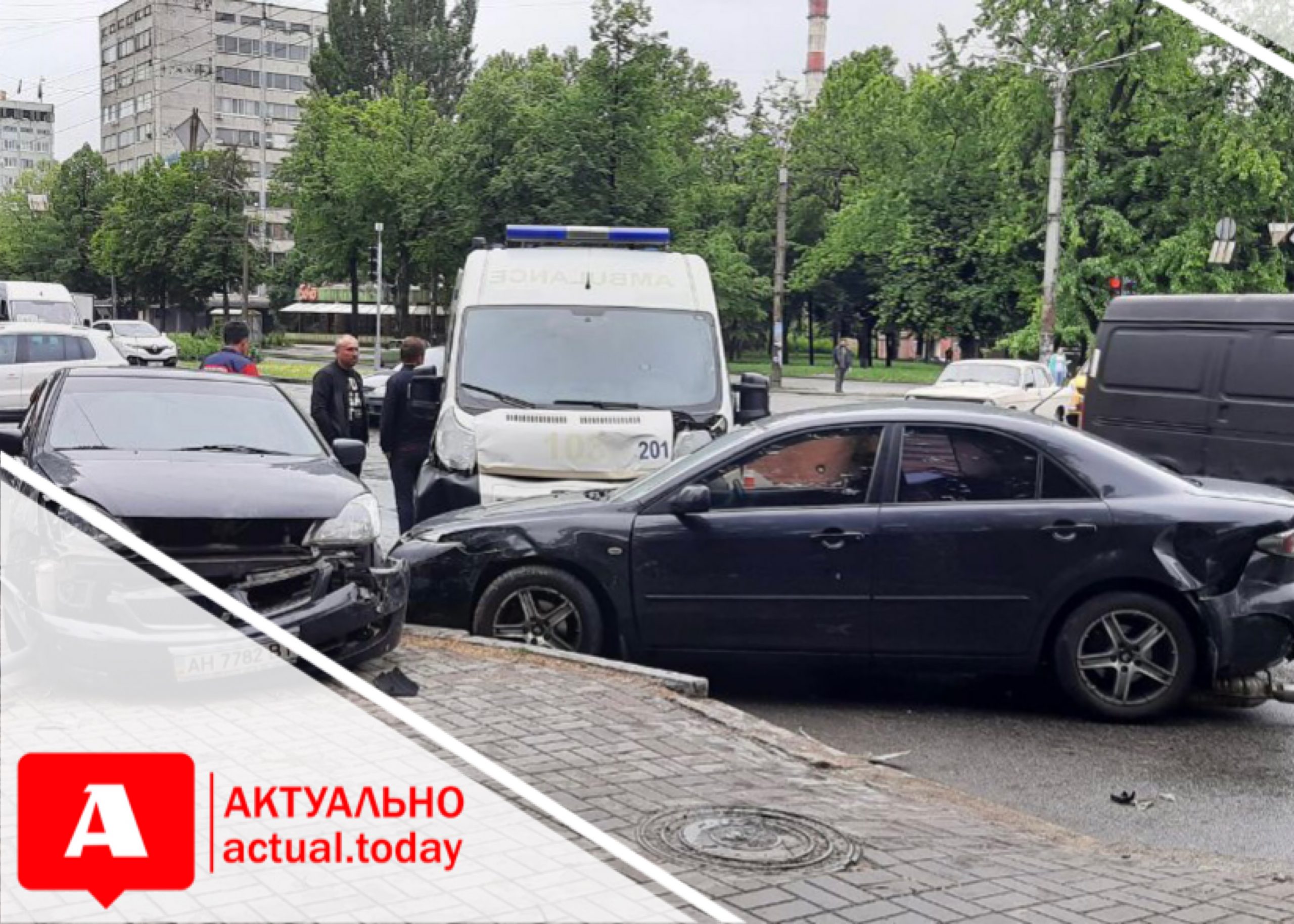 В полиции прокомментировали тройное ДТП в центре Запорожья: водитель и пассажиры “скорой” госпитализированы