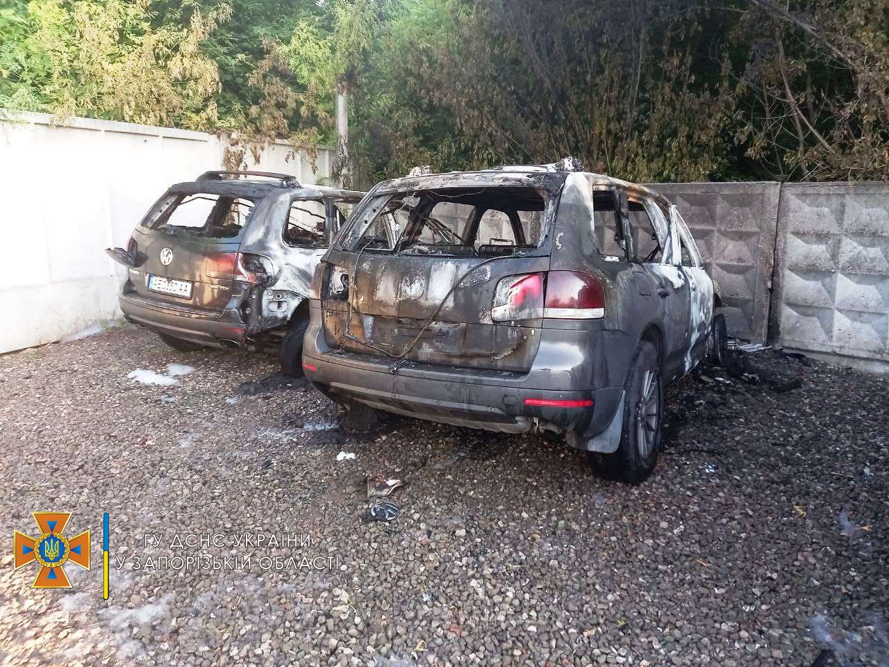 На автостоянке в Запорожье горели автомобили (ФОТО)