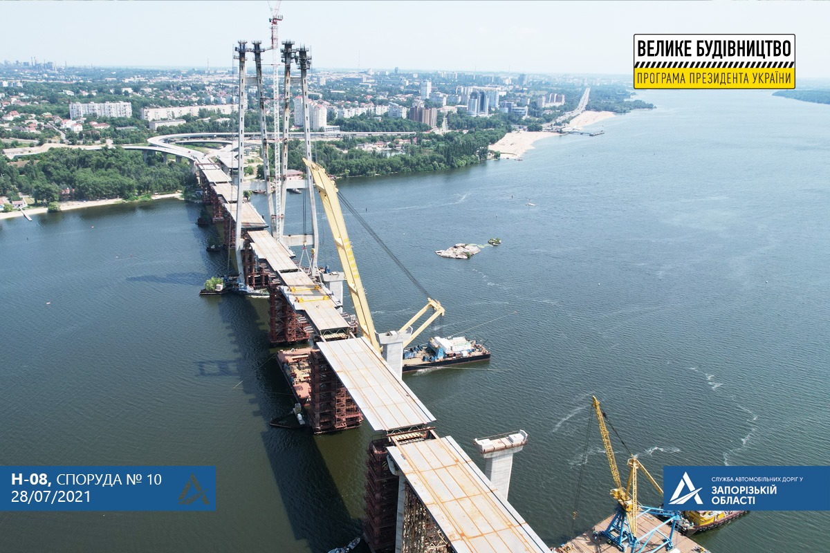 В Запорожье новый мост соединил два берега Днепра (ФОТО)