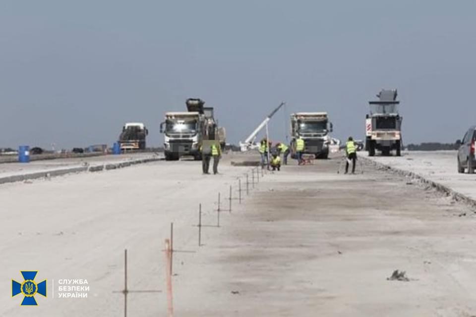 СБУ разоблачила миллионные махинации при ремонте взлетно-посадковоӥ полосы Международного аэропорта «Запорожье»