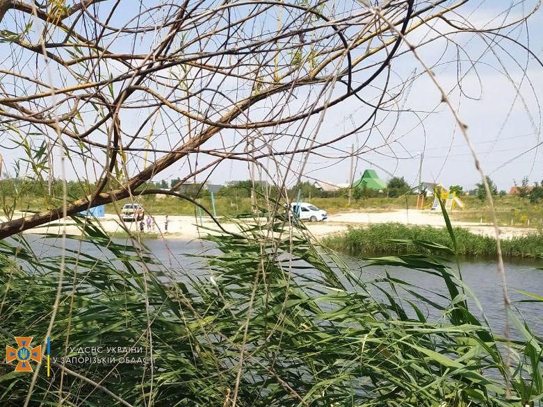 На озере в Запорожской области обнаружили мертвого обнаженного мужчину (ФОТО)