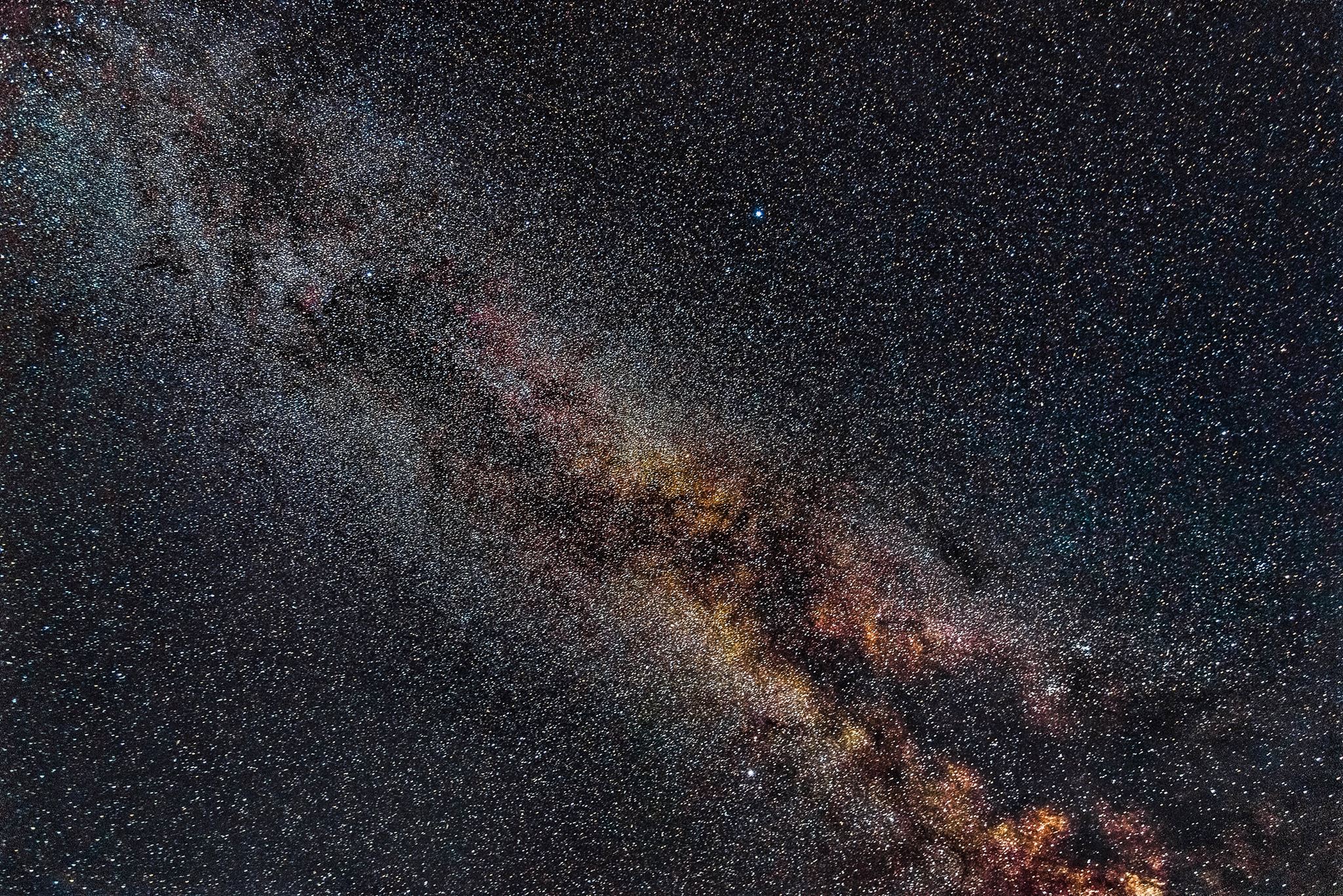 Под Запорожьем фотограф сделал красочные фото Млечного пути (ФОТО)