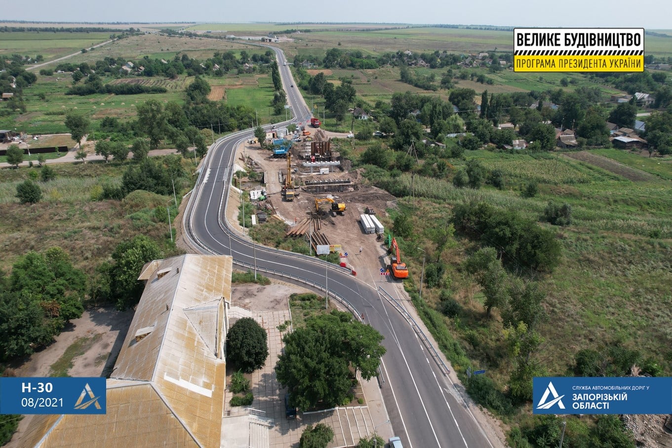 На трассе Запорожской области восстанавливают аварийный мост (ФОТО)
