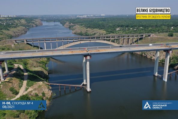 В Запорожье продолжается активное строительство балочного моста  (ФОТО)