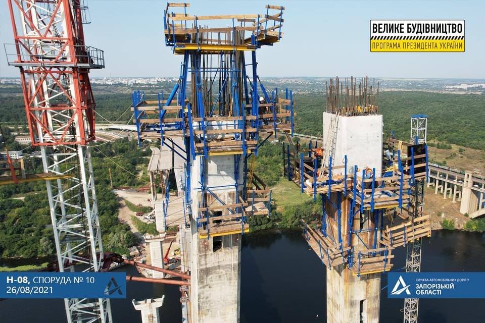 В Запорожье завершили бетонирование первой захватки на обеих ветвях пилона вантового моста (ФОТО)