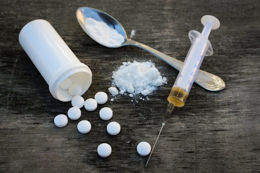 Наркотики на “любой вкус”: в Запорожье задержали женщину, в квартире которой нашли различные наркотические вещества