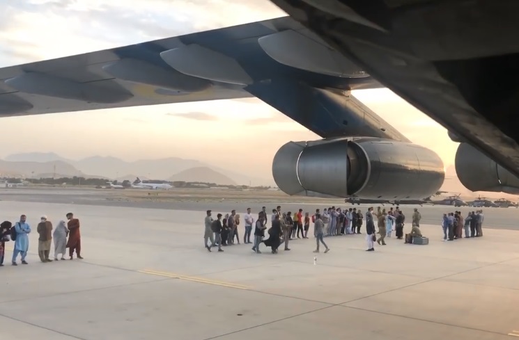 Экипажу транспортника из Запорожской области удалось вылететь из Кабула прямо перед терактом (ФОТО)