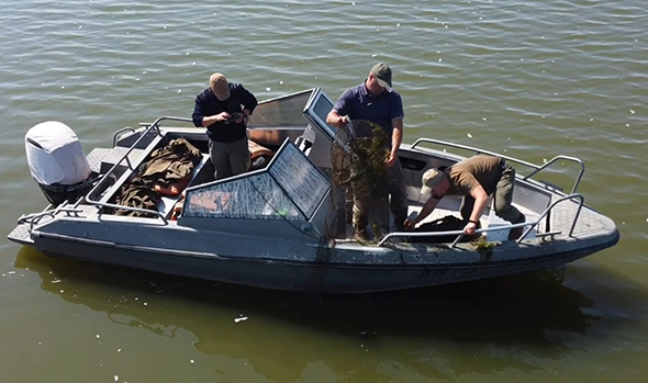 Запорожский рыбоохранный патруль обнаружил более 300 раколовок (ВИДЕО)