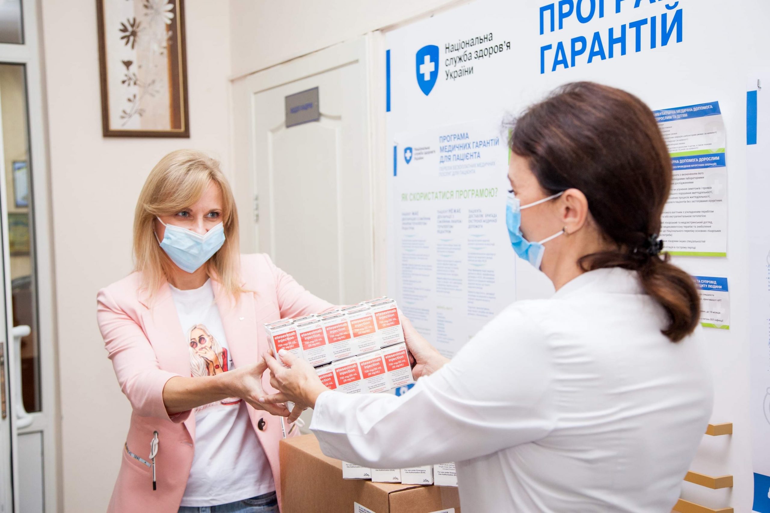До Запорізької обласної інфекційної лікарні прибув гуманітарний вантаж із ліками, які використовують під час лікування Covid-19