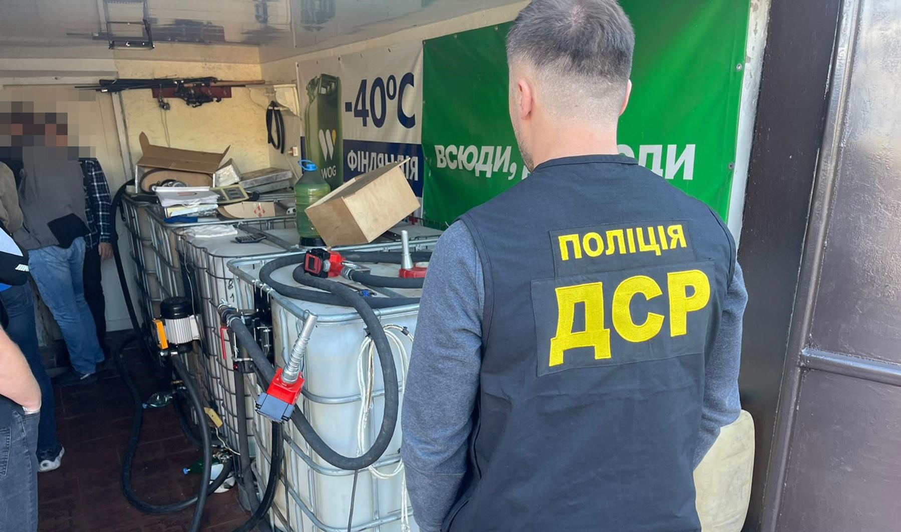 В Запорожской области “накрыли” работу нелегальной АЗС и изъяли около тонны сырья (ФОТО)