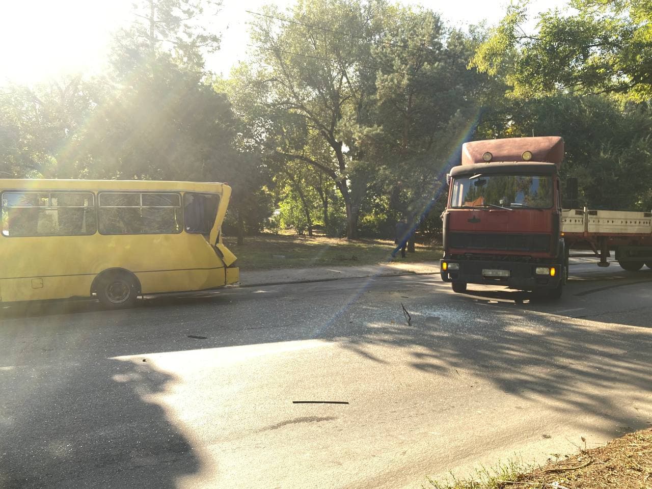 ДТП с маршруткой и грузовиком в Запорожье: медики и полиция прокомментировали аварию (ФОТО)