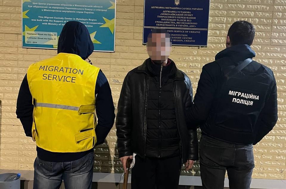 В Запорожской области миграционная полиция провела мероприятия по выдворению криминального иностранца родом из Азербайджана (ФОТО)