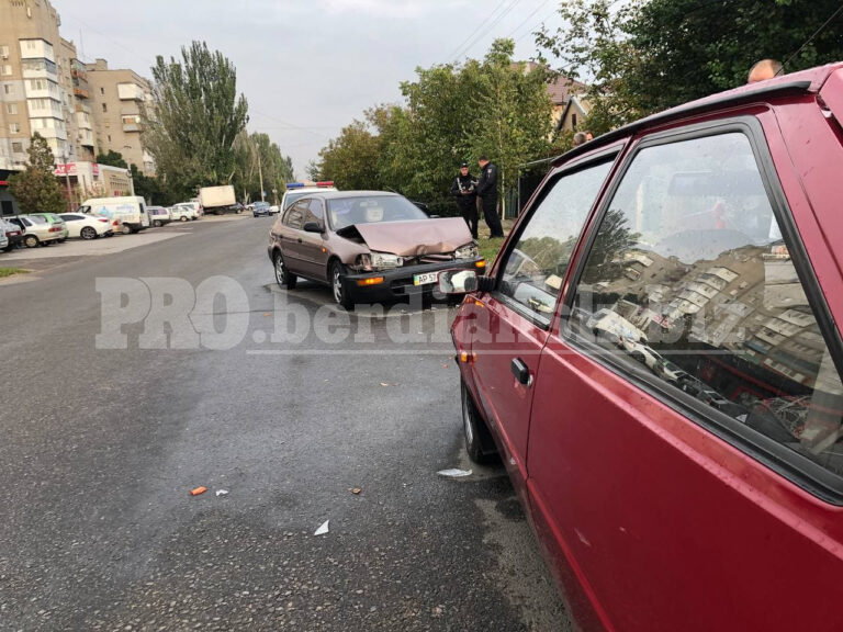 В Запорожской области водитель «Волги» спровоцировал ДТП и уехал с места происшествия: момент аварии попал на ВИДЕО