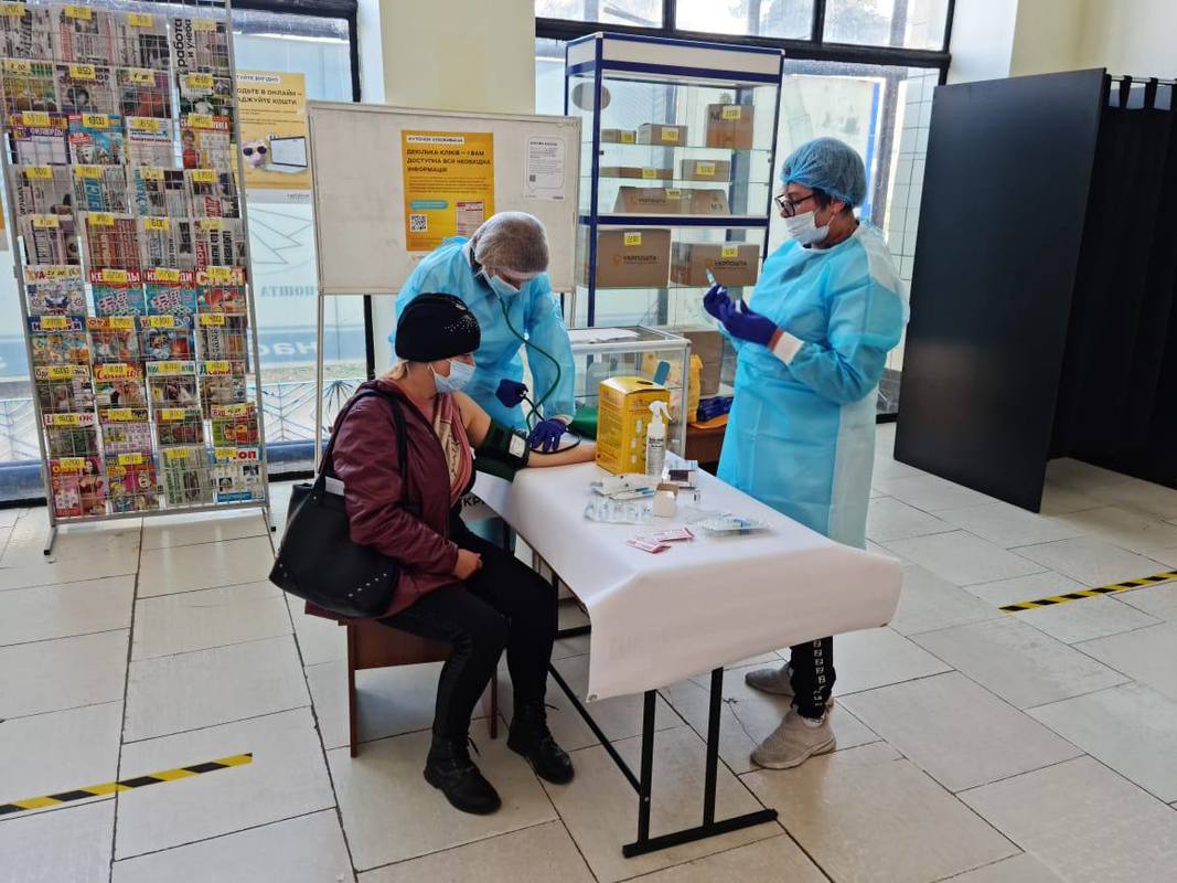 Пенсионеры Запорожской области могут получить прививку от коронавируса в отделениях «Укрпочты» (ФОТО)