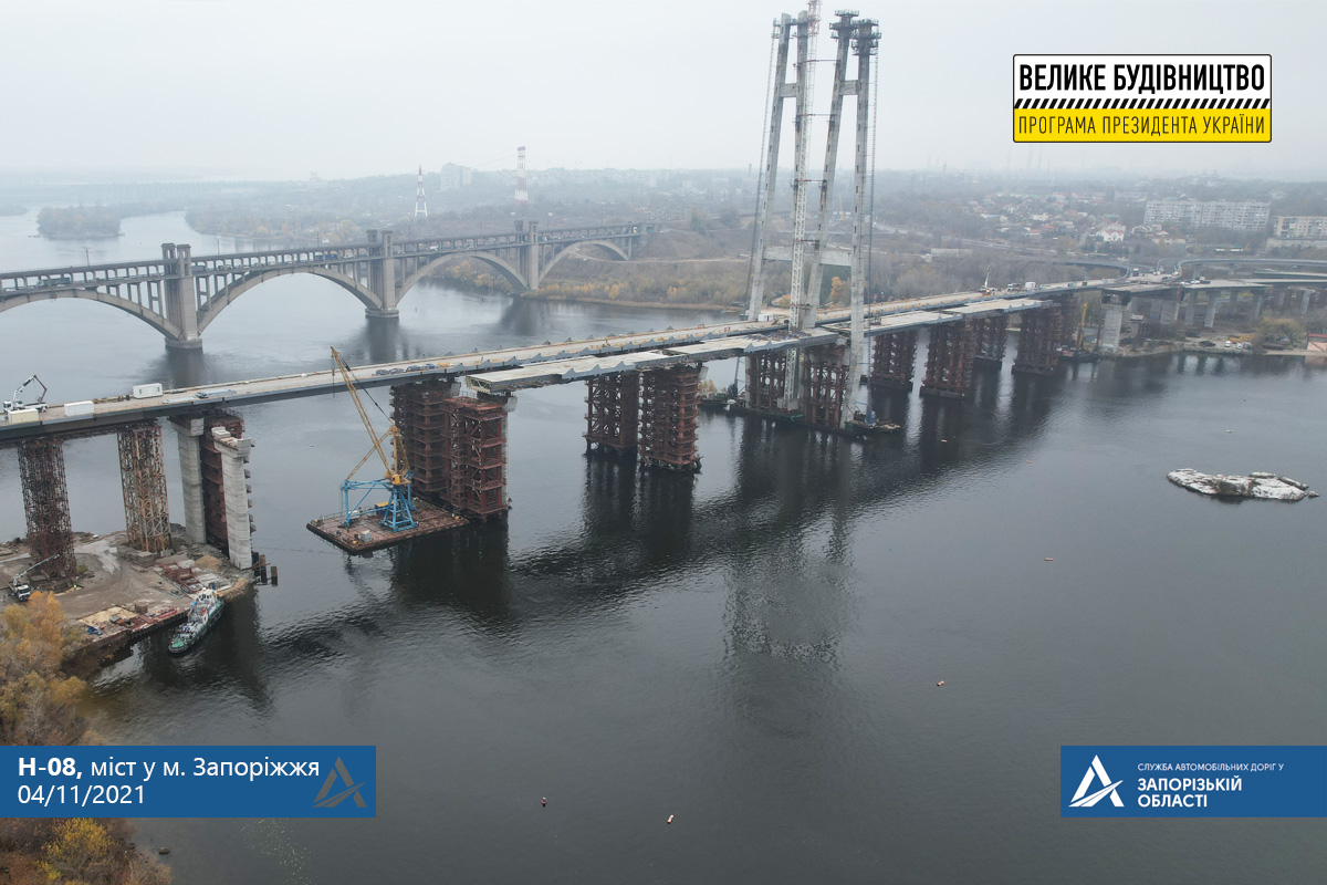 В сети показали, как проходит работа на запорожских мостах (ФОТО)
