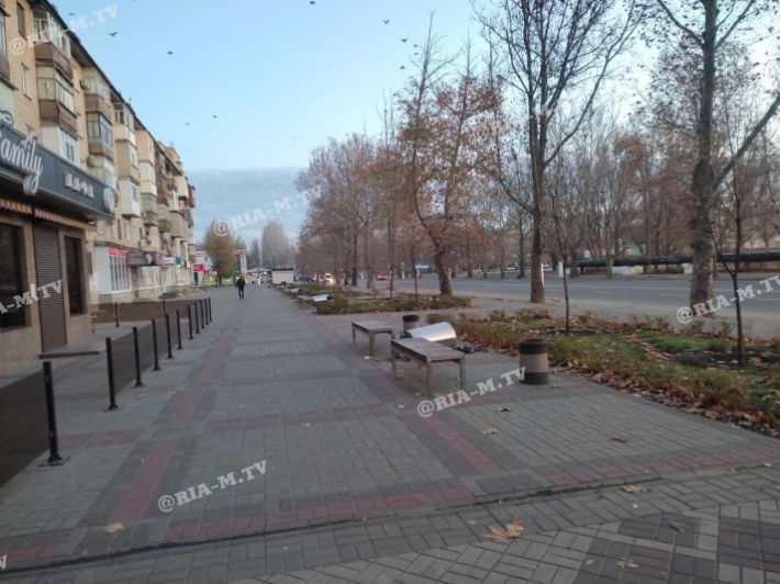 В Запорожской области вандалы подожгли лавочку и перевернули уличные вазоны (ФОТО)
