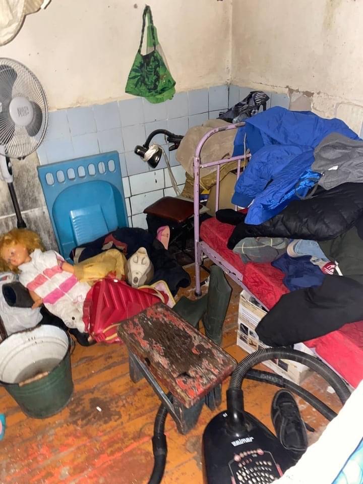 В Запорожской области 8-летняя девочка два дня жила одна без еды 