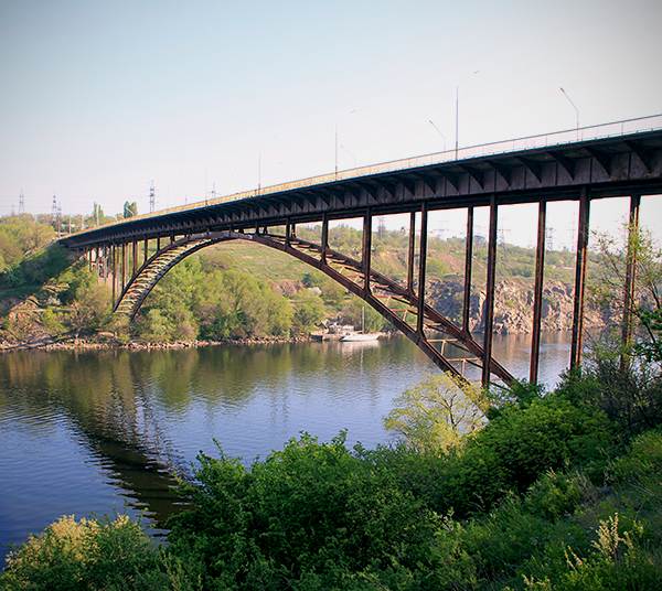 В Запорожье на Арочном мосту установили аппарель для устранения аварийности (ФОТО)