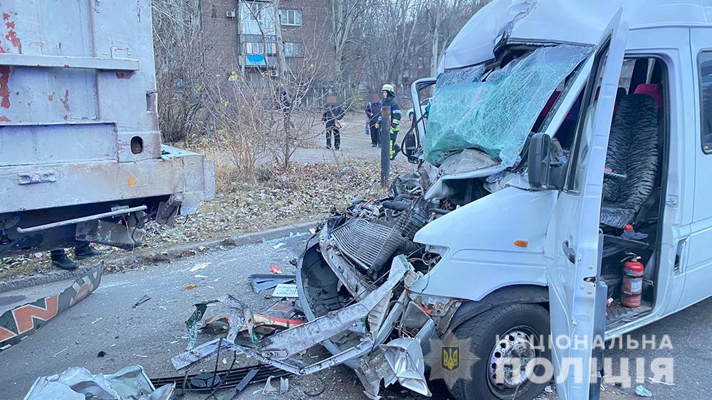Стали известны подробности серьезной аварии с маршруткой в Запорожье, где пострадало много человек (ФОТО)