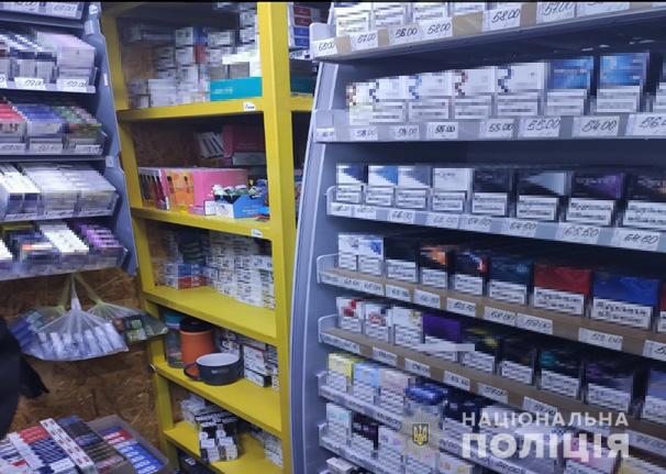 В Запорожье во время проверки киосков полиция изъяла более 7800 пачек сигарет с поддельными акцизными марками  (ФОТО)