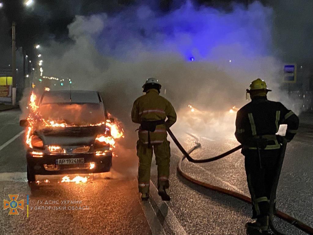 В Запорожской области во время движения загорелось авто (ФОТО)
