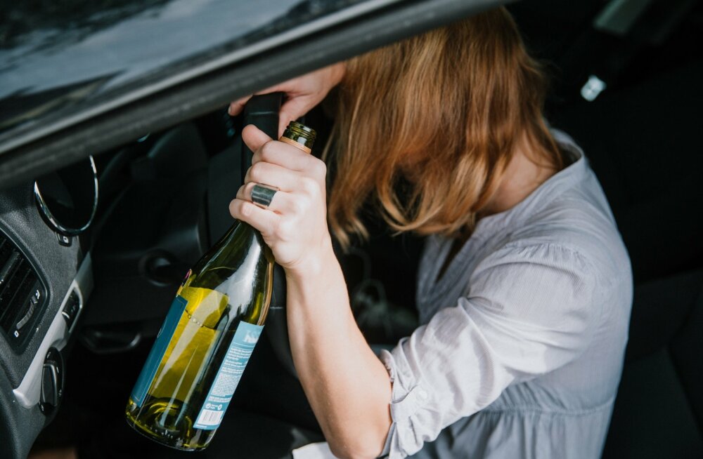 В Запорожье пьяная авто-леди на иномарке стала виновницей ДТП (ФОТО)