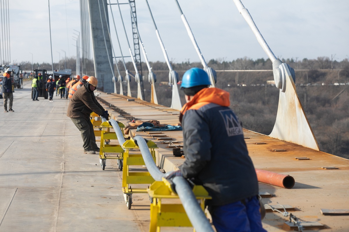 Стало известно, как проходит строительство на запорожских мостах (ФОТО)