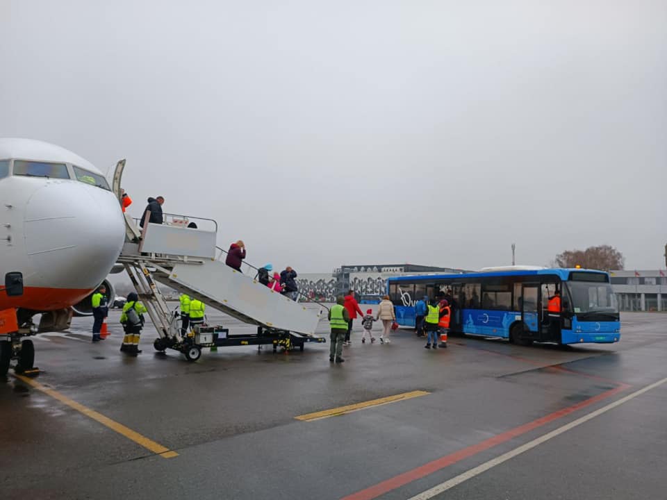 В Международном аэропорту «Запорожье» появились перронные автобусы (ФОТО)