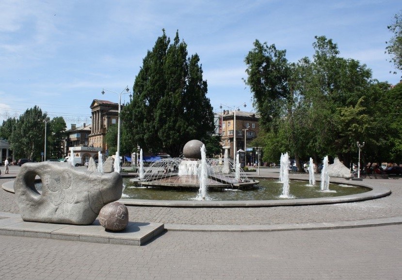 В Запорожье капитально обновят поврежденные вандалами плиты возле “фонтана Жизни”(ФОТО)