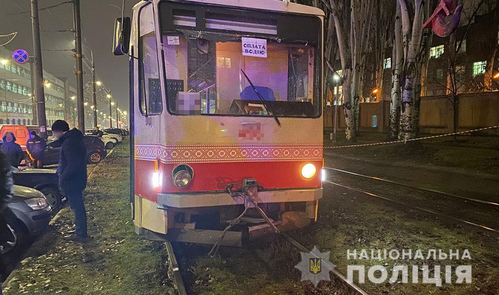 Полиция установила личность погибшего в Запорожье под трамваем мужчины, разыскиваются очевидцы