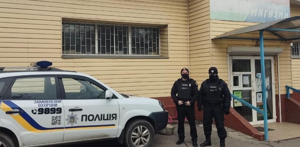 В Запорожье трое пьяных молодых парней избили мужчину