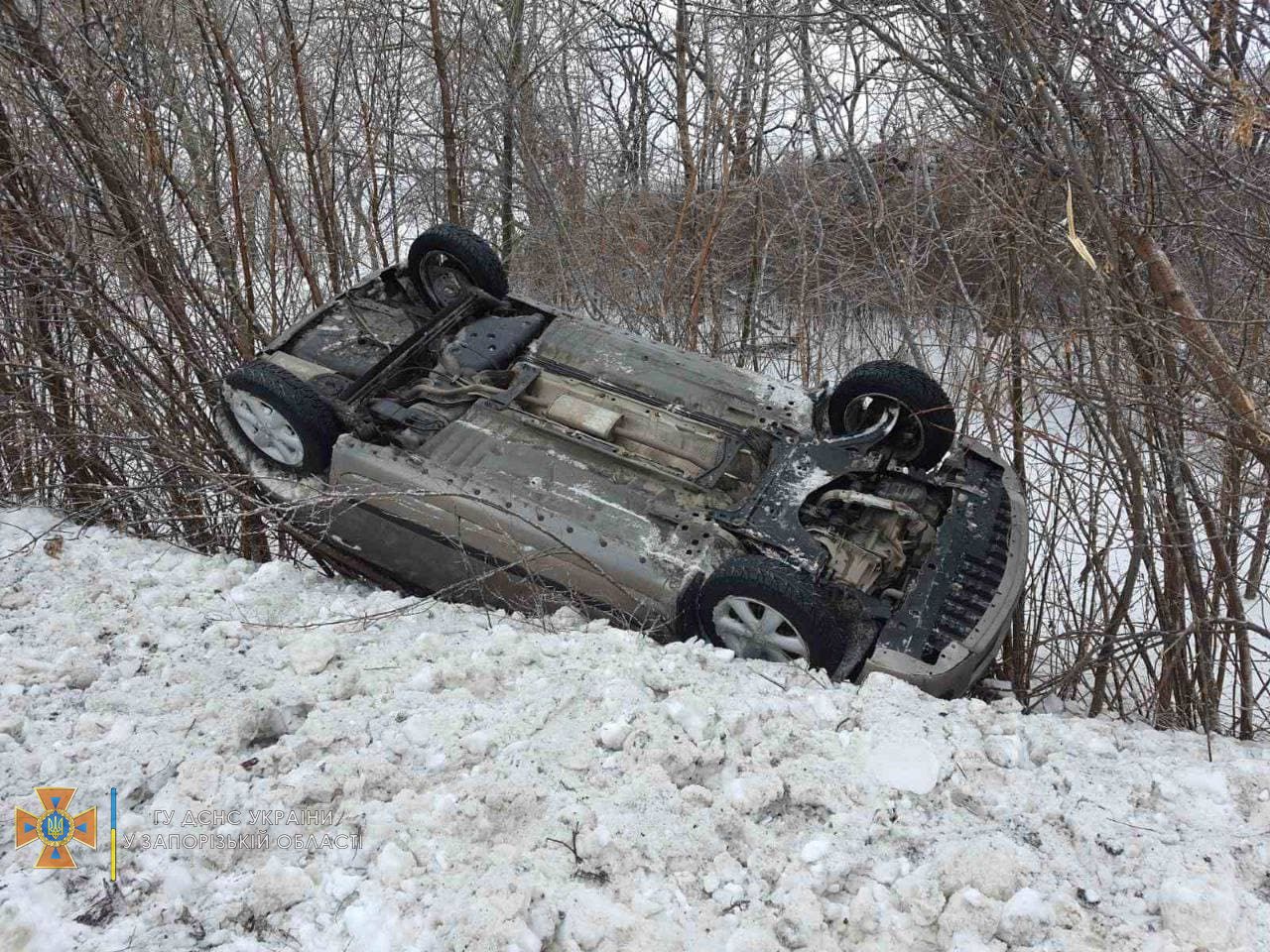За сутки спасатели 12 раз привлекались для оказания помощи водителям на автодорогах Запорожской области (ФОТО)