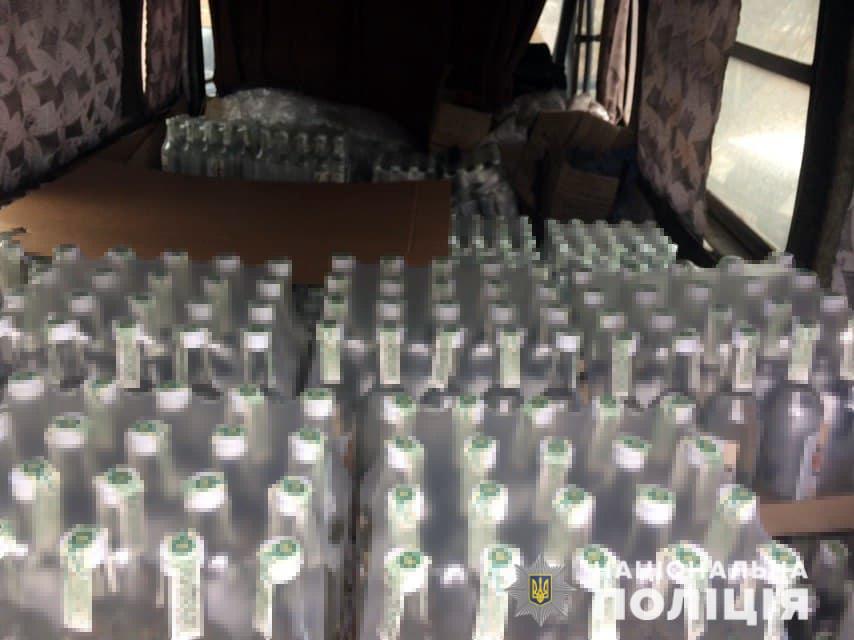 В Запорожской области нелегально продавали 6 тысяч литров спиртных напитков и около 34 тысяч пачек сигарет (ФОТО)