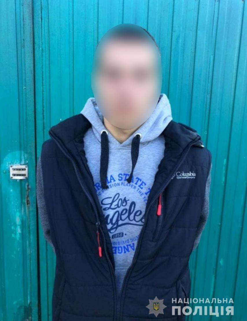 В Запорожской области 18-летний парень, угрожая пистолетам, угнал ВАЗ