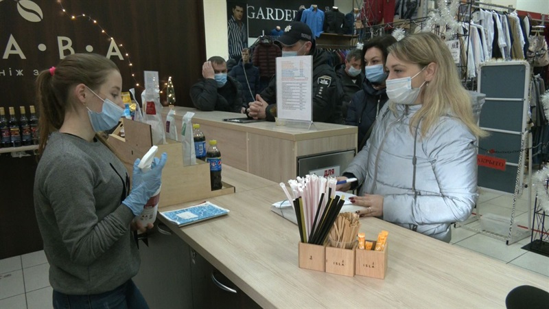 Вместо антисептика – раствор для мытья полов: в запорожском магазине обнаружили серьезные карантинные нарушения