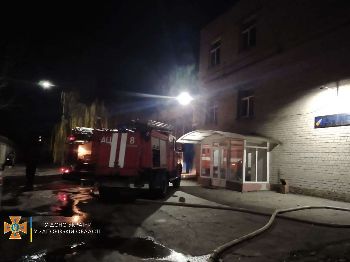В Запорожье спасатели ликвидировали пожар на территории завода (ФОТО)