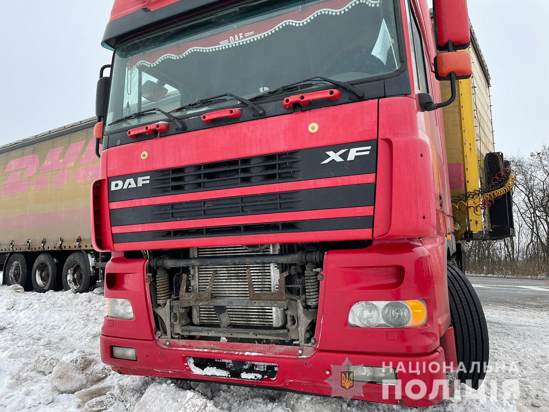 Стояла возле остановки: подробности смертельного наезда грузовика на женщину в Запорожском районе (ФОТО)