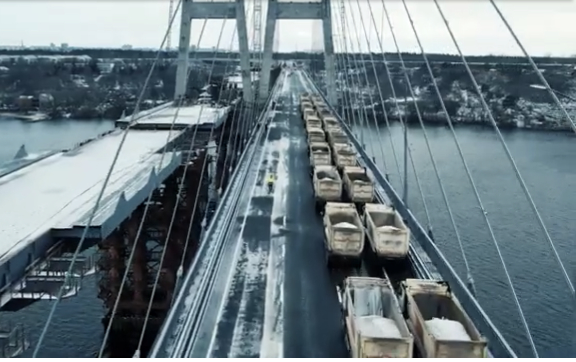 Как это было: опубликовано видео испытания вантового моста в Запорожье