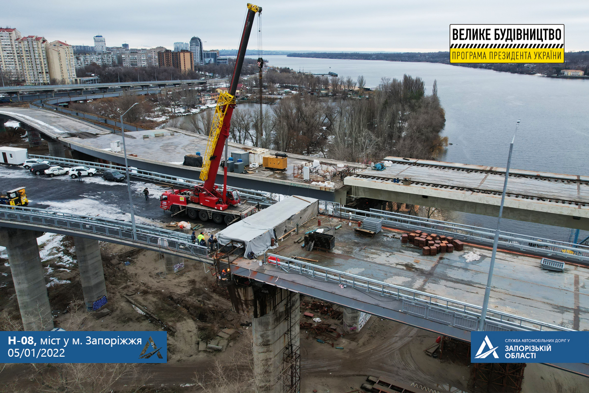 На вантовом мосту в Запорожье строители начали предпоследний этап работ (ФОТО)
