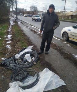 В Запорожской области полиция задержала вора кабелей (фото)