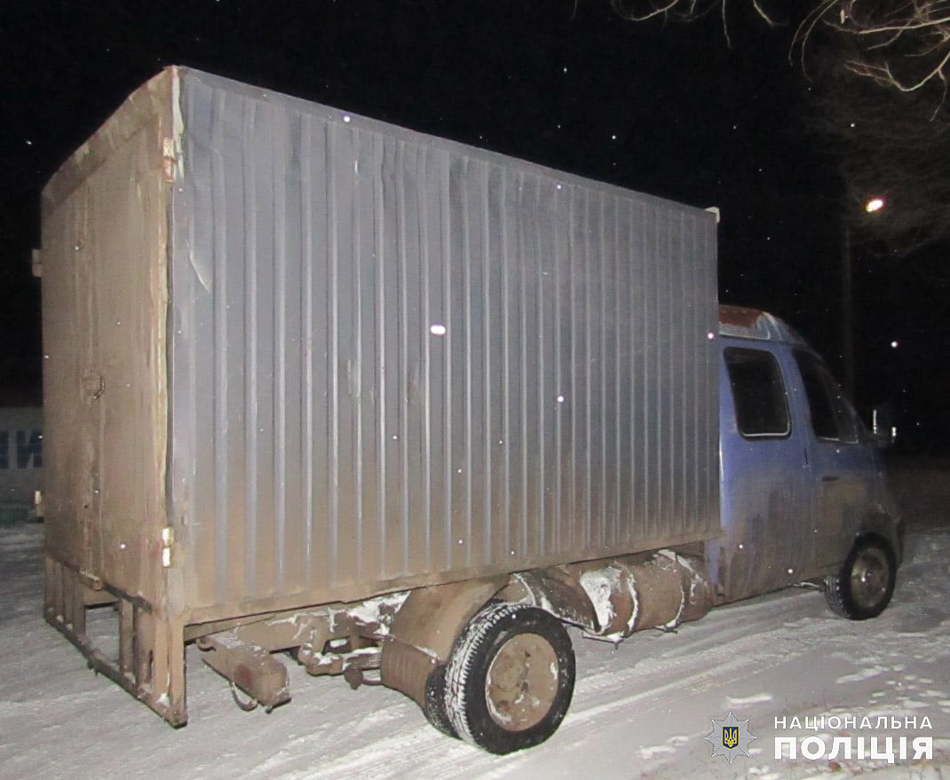 В Запорожской области водитель без прав перевозил незаконно добытую древесину (ФОТО)