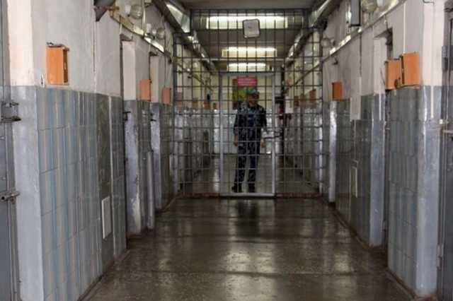 В Запорожской области 25-летний заключённый собирал «общак» и распространял преступное влияние на территории колонии: его будут судить