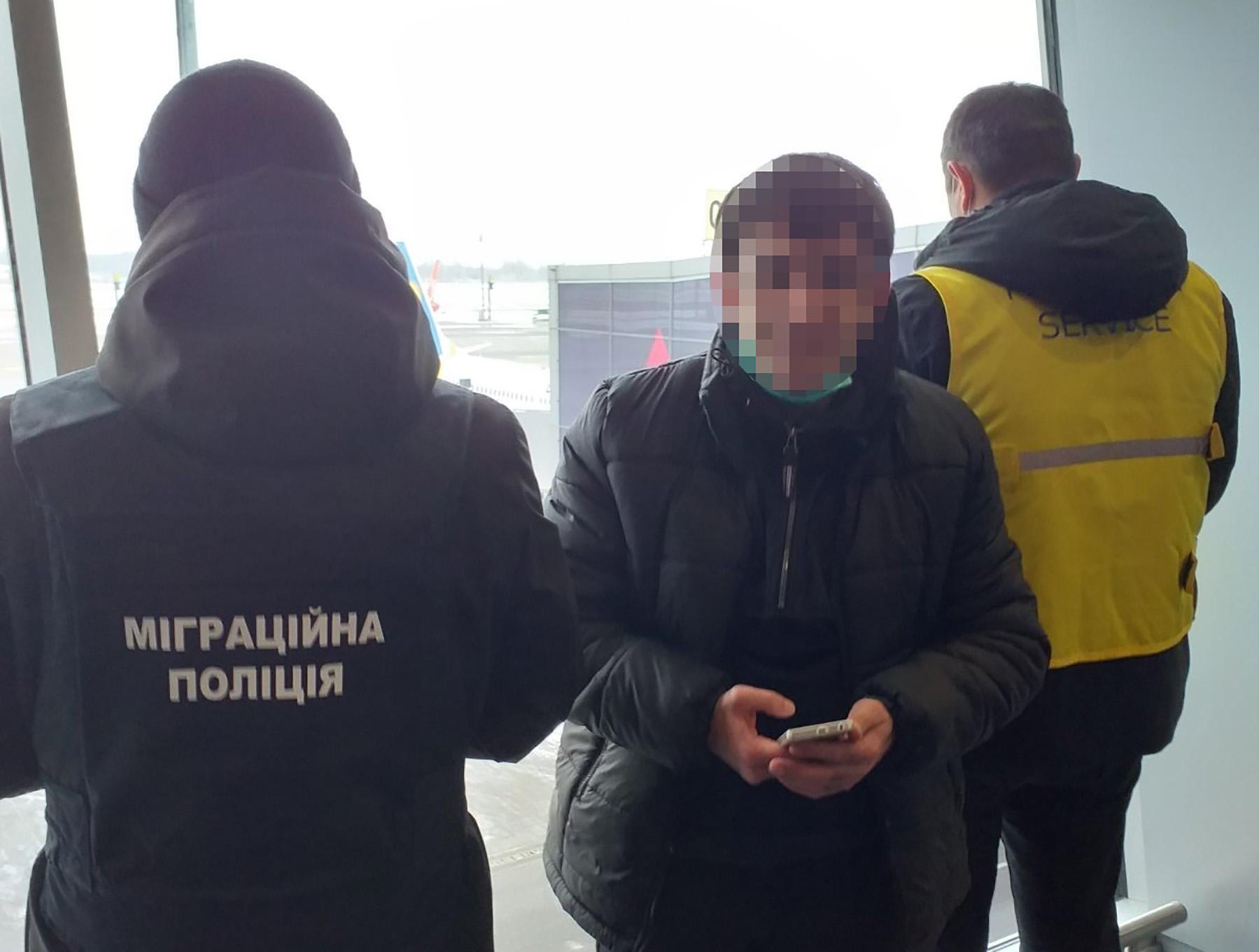 Криминального иностранца депортировали из Запорожской области в страну происхождения (ФОТО)