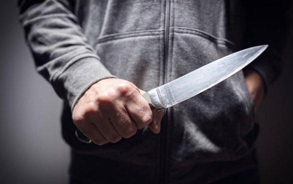 В Запорожской области неизвестные угрожали школьнику ножом и “выбивали” его кредит